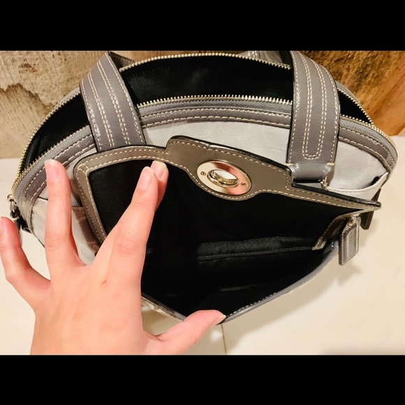 Coach purse light grey/silver like new condition - Picture 5 of 8